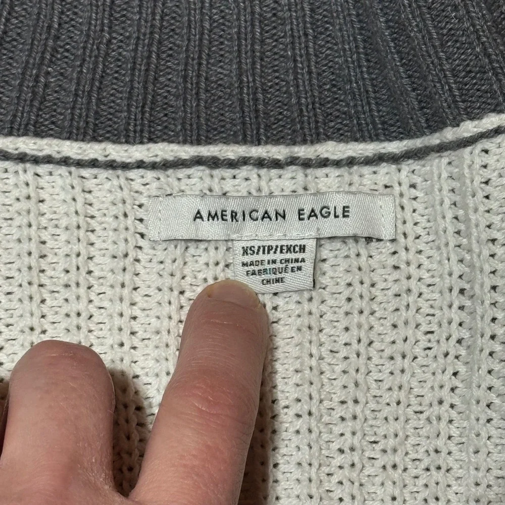 American Eagle‎ Striped V-Neck Knit Sweater XS Gray Cream